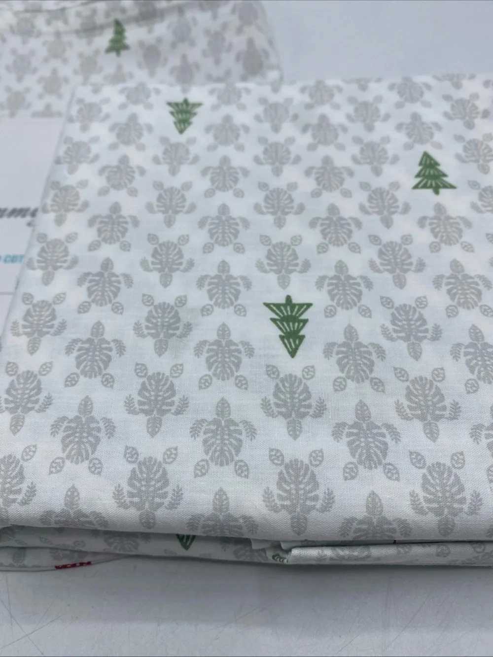 Tommy Bahama 2 Standard Cotton Pillowcases Christmas holiday Festive Tree Turtle